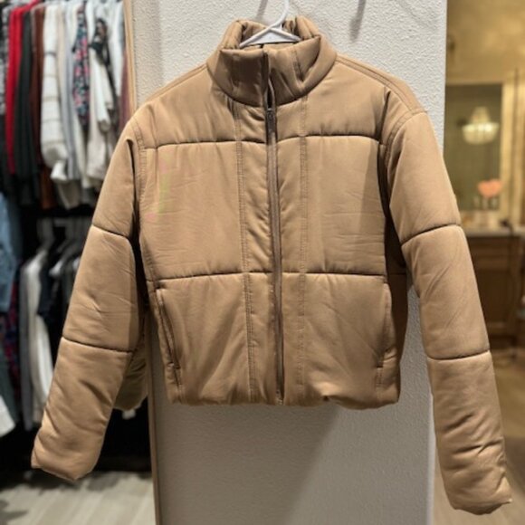 Travis Mathews Mont Blanc Quilted Cropped Puffer Jacket - Picture 3 of 6